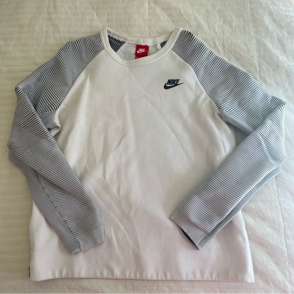White Nike Pullover with Zipper Detail - Picture 1 of 4